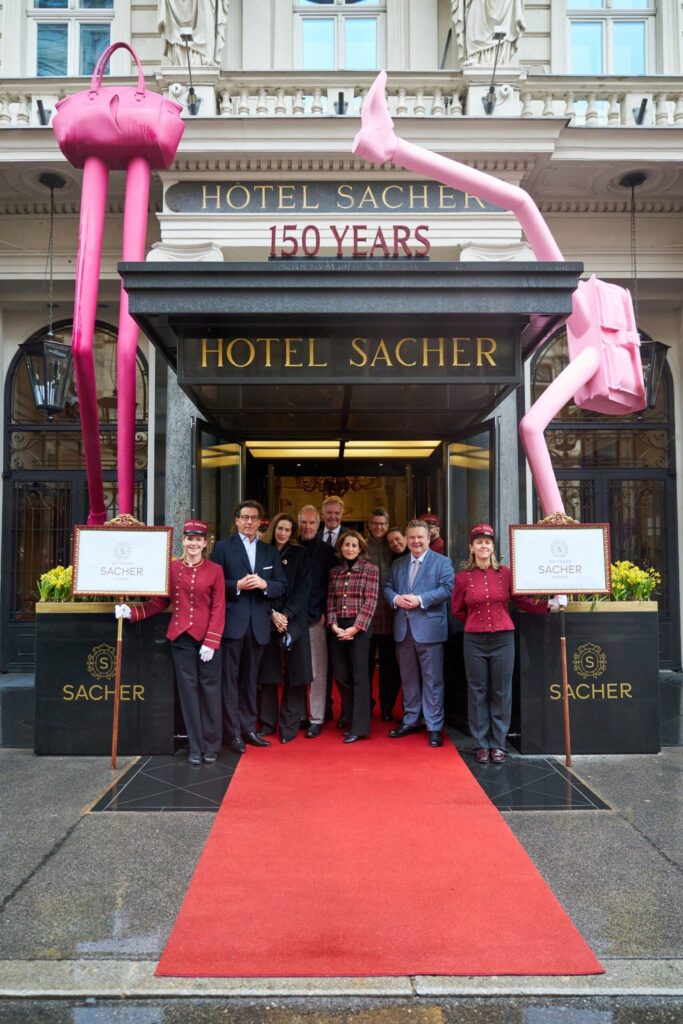Hotel Sacher Wien feiert 150. Geburtstag – mit Skulpturen von Erwin Wurm