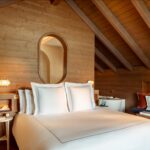 Schlafzimmer in einem Lakeside Chalet