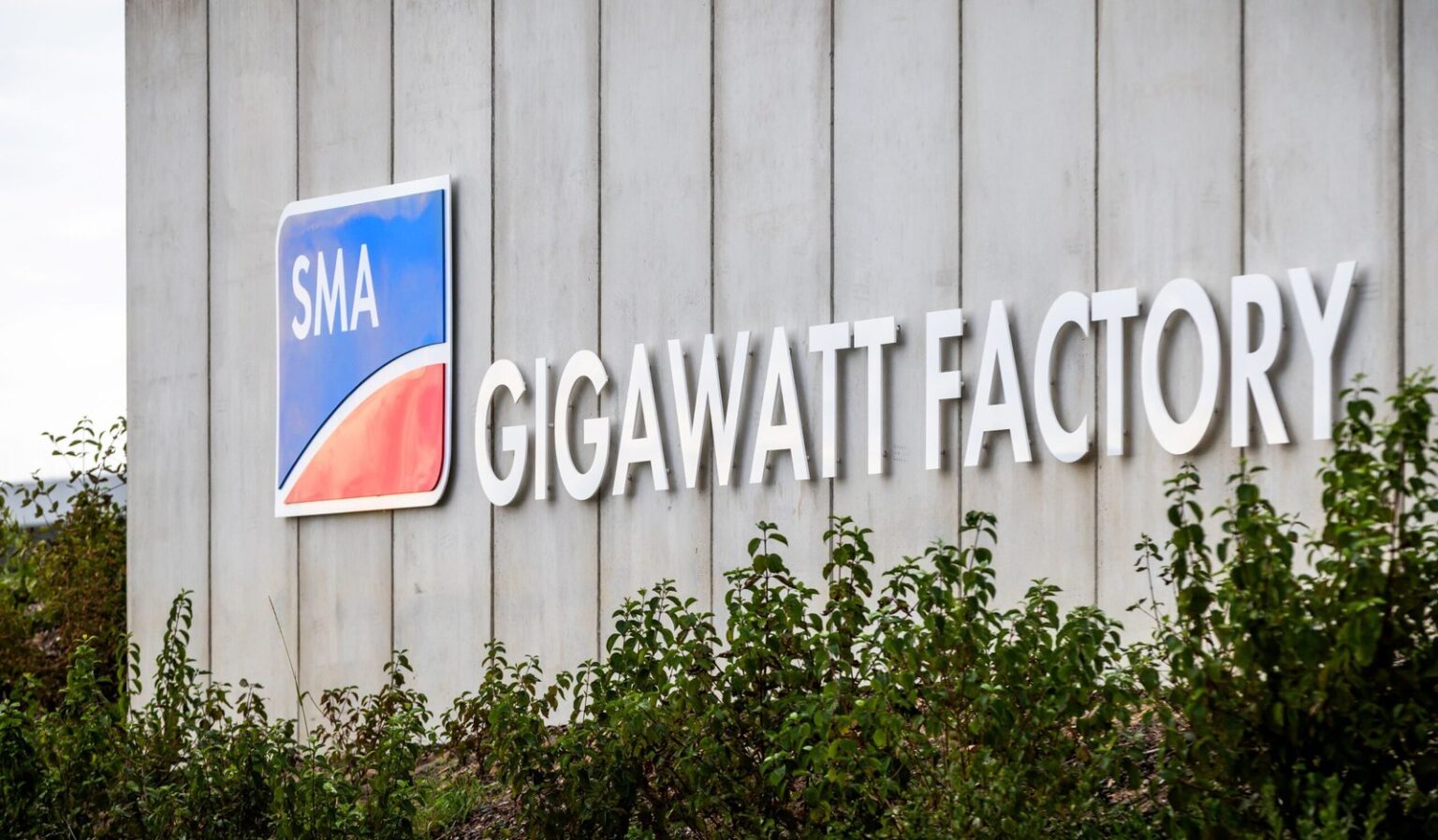 SMA Solar eröffnet Gigawatt Factory und stärkt die industrielle Basis für die Energieinfrastruktur der Zukunft